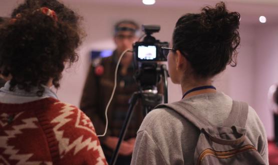 Foto de entrevista audiovisual