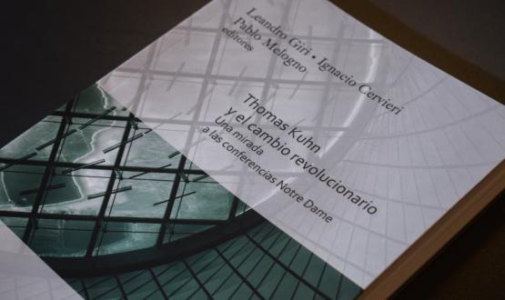 Foto. Primer plano de la tapa del libro. 
