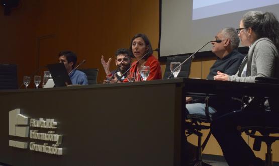 foto de Lourdes Zetune en la presentación de su libro