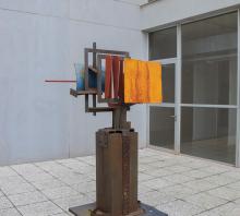 Ubicación: Balcón del aulario, piso 1, sobre el patio.