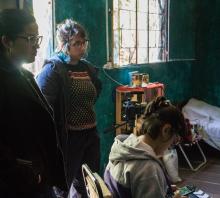 Equipo de realizadoras durante el rodaje del cortometraje "Karina".